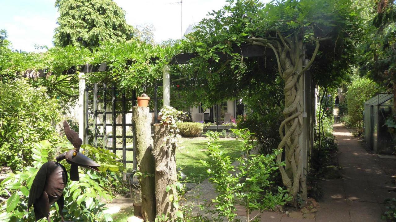 Garden Studio Шантийи Экстерьер фото